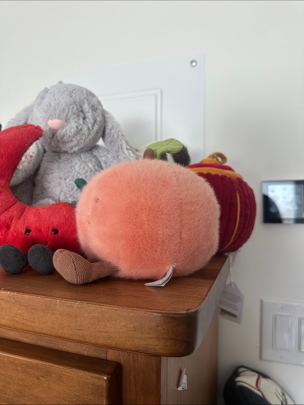 Jellycat Amusable Peach Jellycat - Picture 2 of 5